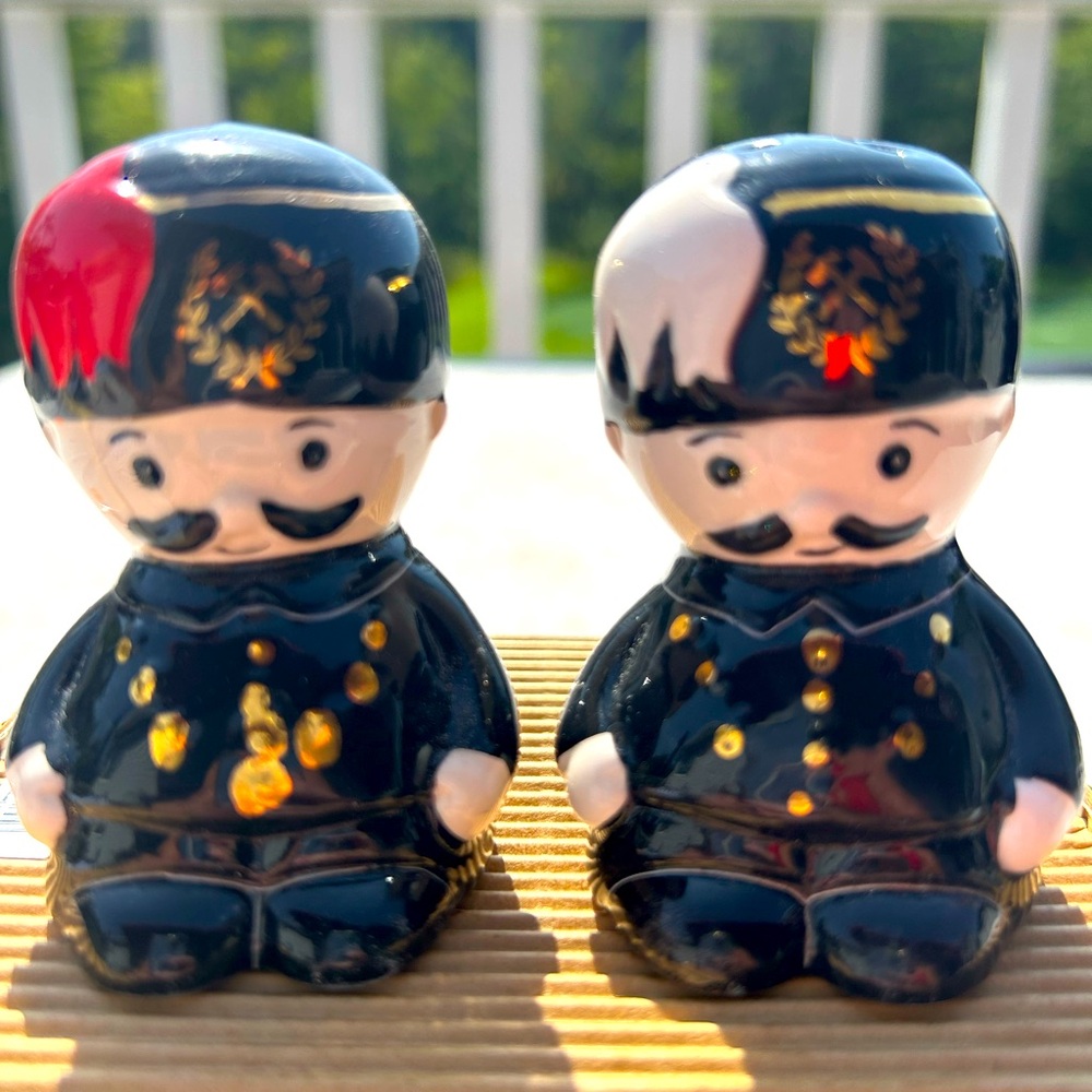 NIP Condition w/flaw- Vintage Polish Toy Soldier Ceramic Salt & Pepper Shakers.